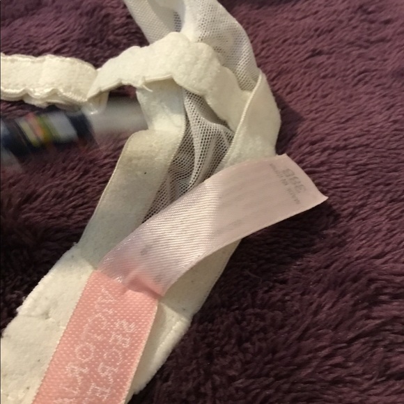 Vintage Victoria Secret White Lacy Demi Bra - Picture 5 of 14